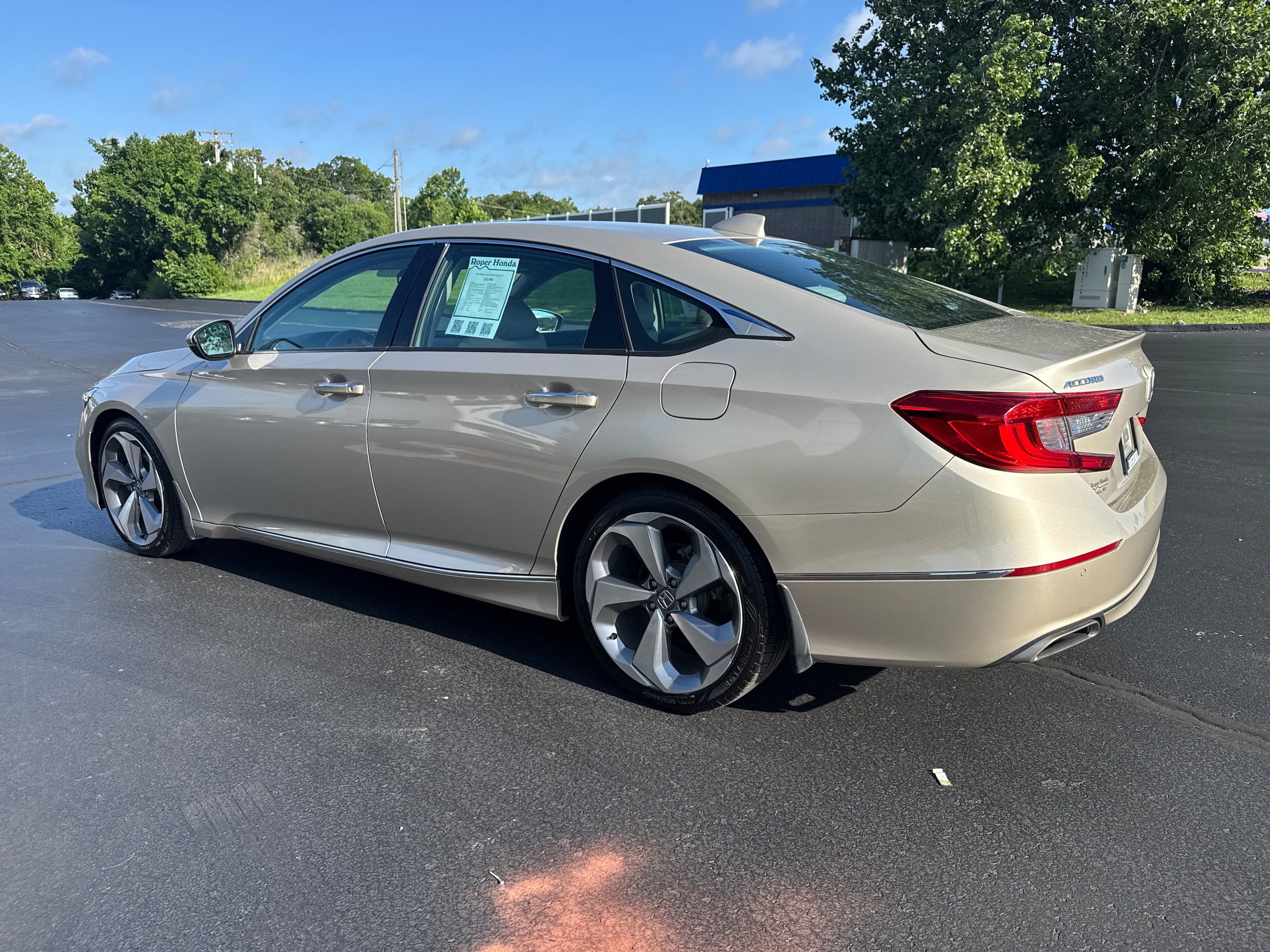Used 2018 Honda Accord Touring image 3
