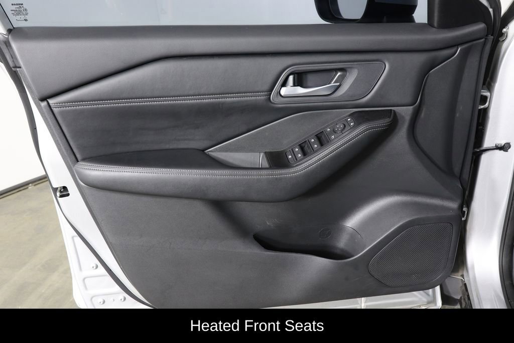 Used 2024 Nissan Rogue SV w/ SV Premium Package image 20