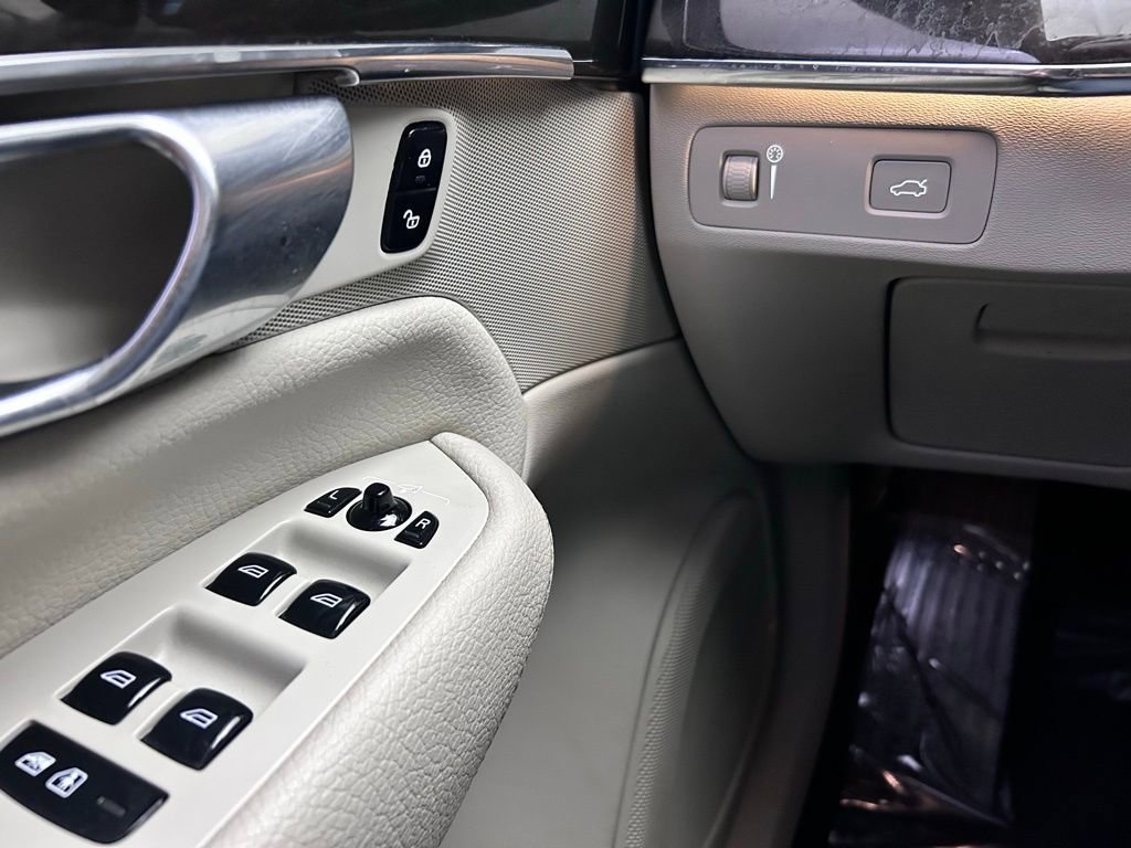 Used 2018 Volvo XC90 T6 Momentum w/ Convenience Package AWD/4WD image 21