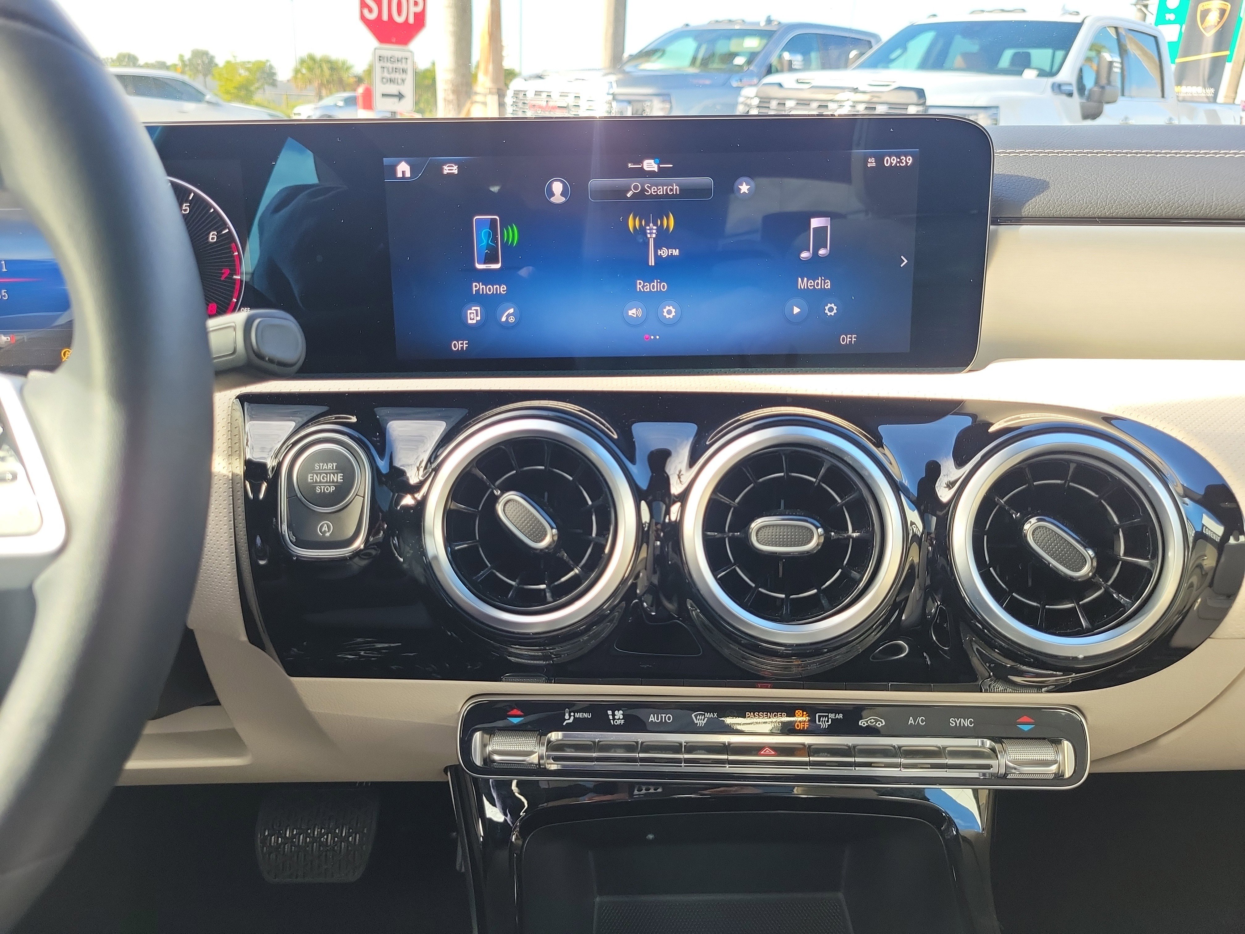 Used 2025 Mercedes-Benz CLA 250 image 21