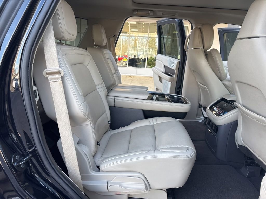 Used 2020 Lincoln Navigator Reserve w/ Luxury Package image 32