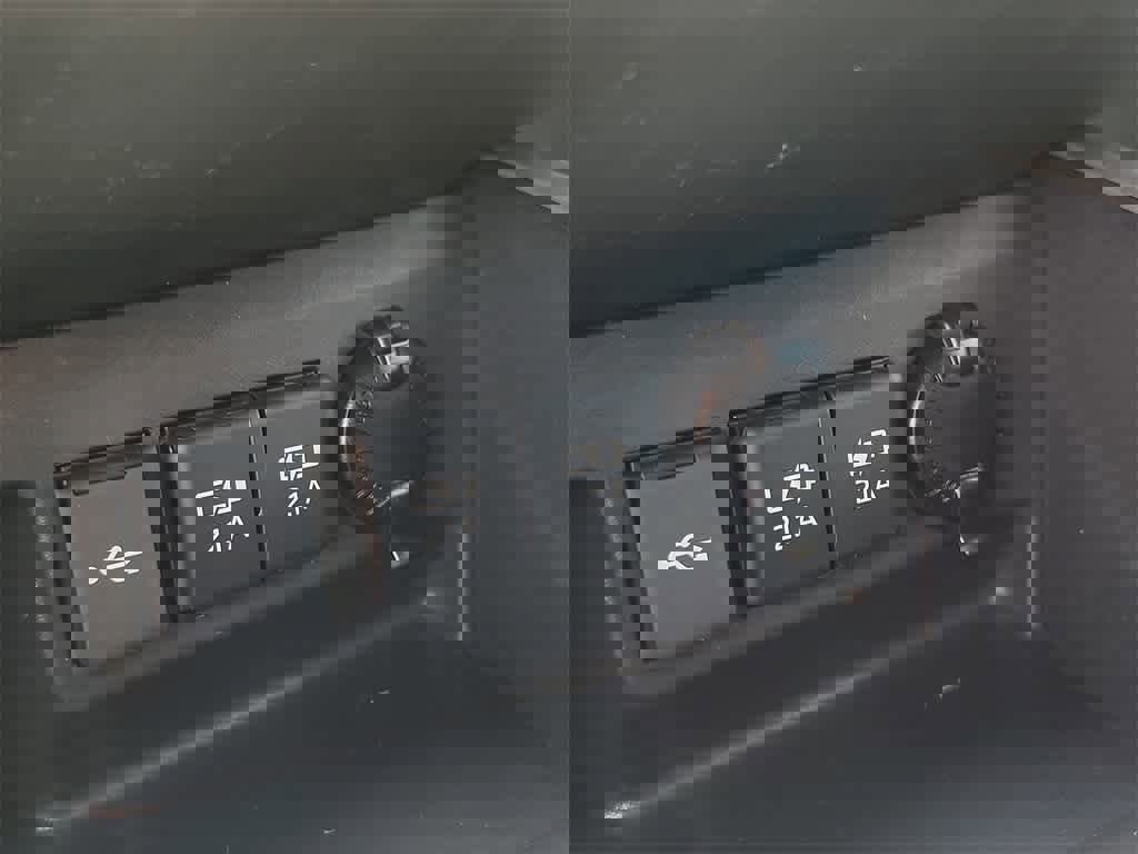 Used 2020 Toyota Highlander XLE image 29