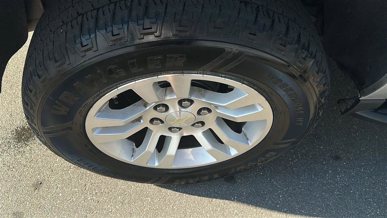 Used 2020 Chevrolet Suburban LT AWD/4WD image 18