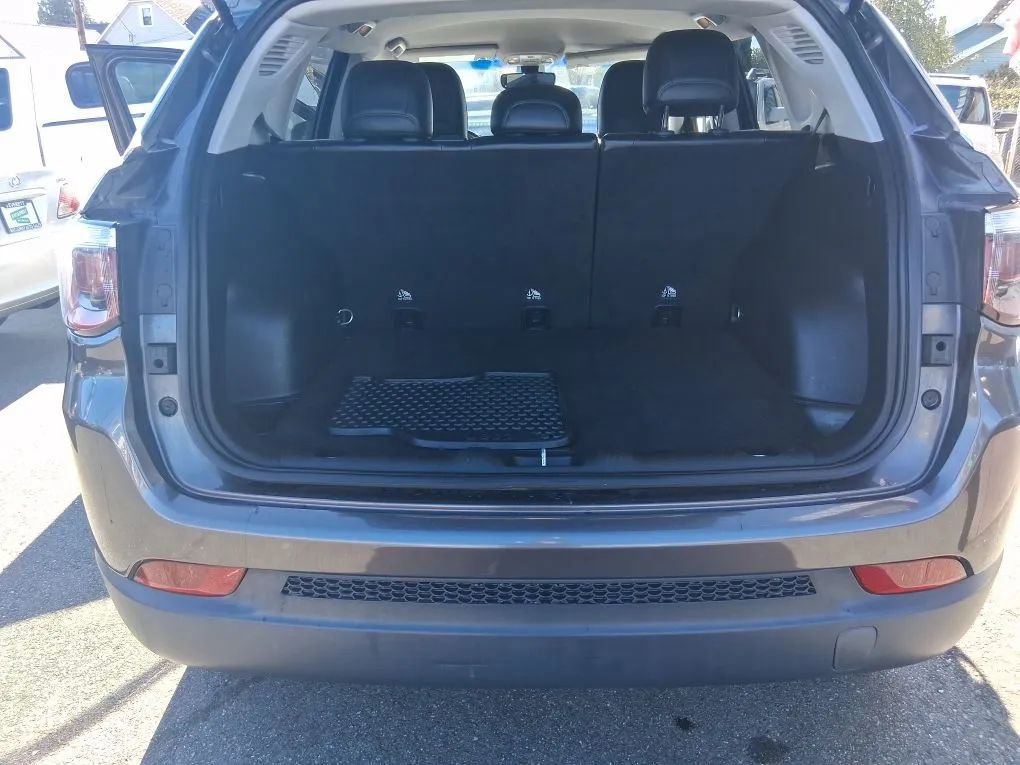 Used 2018 Jeep Compass Latitude w/ Popular Equipment Group AWD/4WD image 19