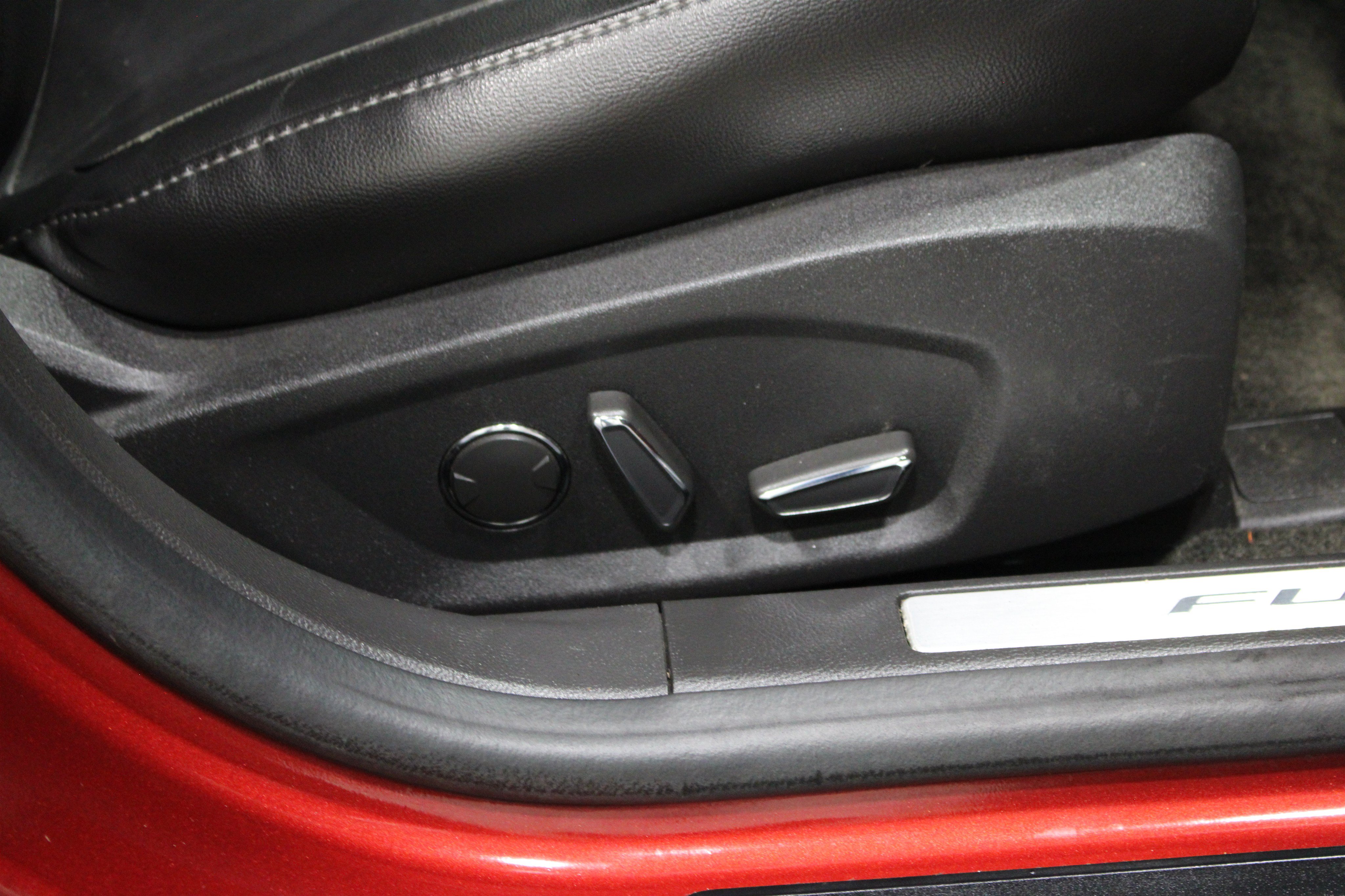 Used 2016 Ford Fusion Titanium FWD image 27