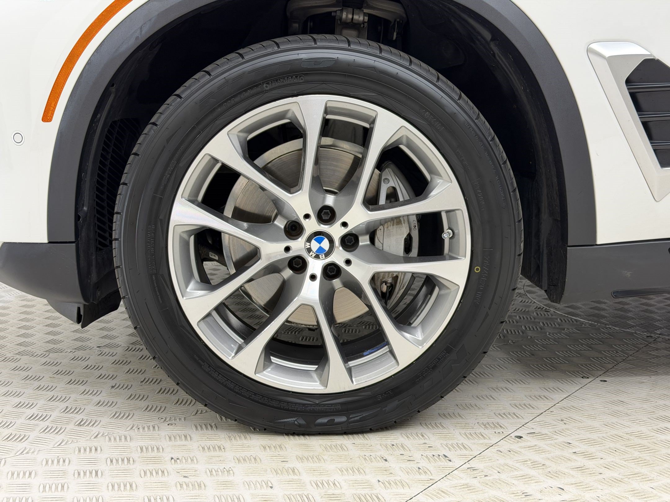 Used 2024 BMW X5 xDrive40i w/ Premium Package AWD/4WD image 13