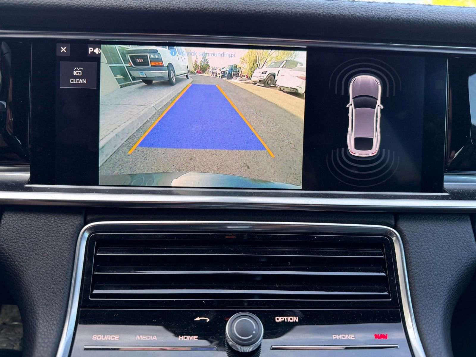 Used 2020 Porsche Panamera 4 image 19