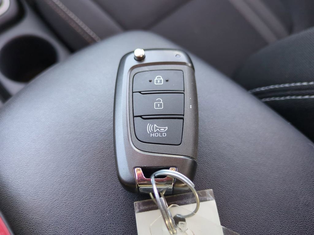 Used 2022 Hyundai Venue SEL image 27