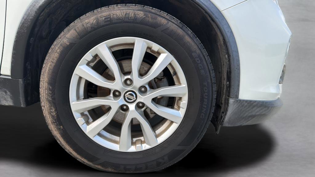 Used 2017 Nissan Rogue SV FWD image 14