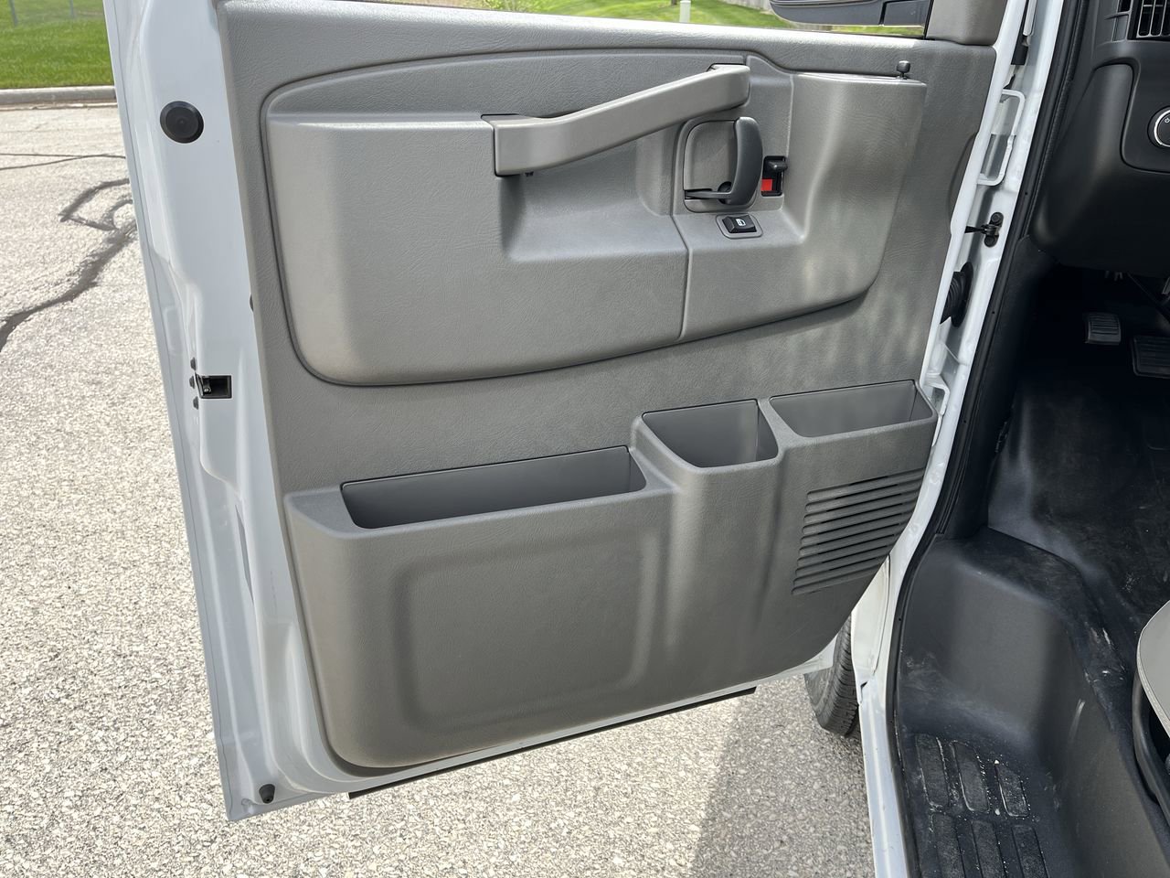 New 2026 GMC Savana 3500 w/ Power Convenience Package RWD image 6