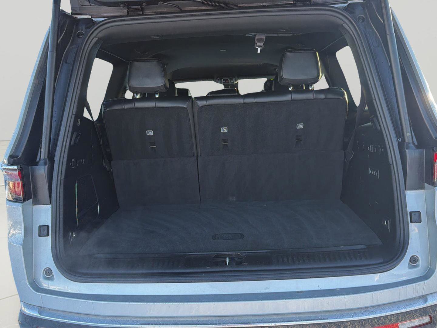 Used 2022 Jeep Wagoneer Series III AWD/4WD image 30