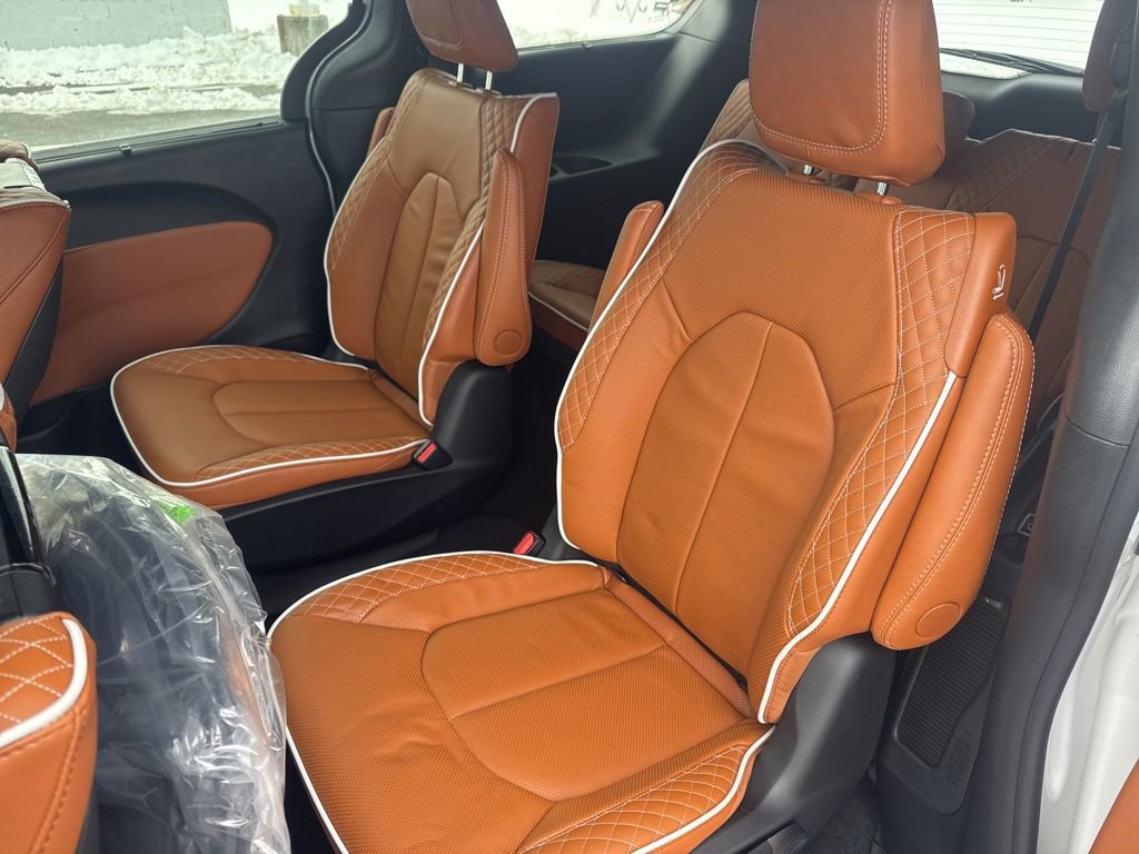 New 2026 Chrysler Pacifica Pinnacle image 30