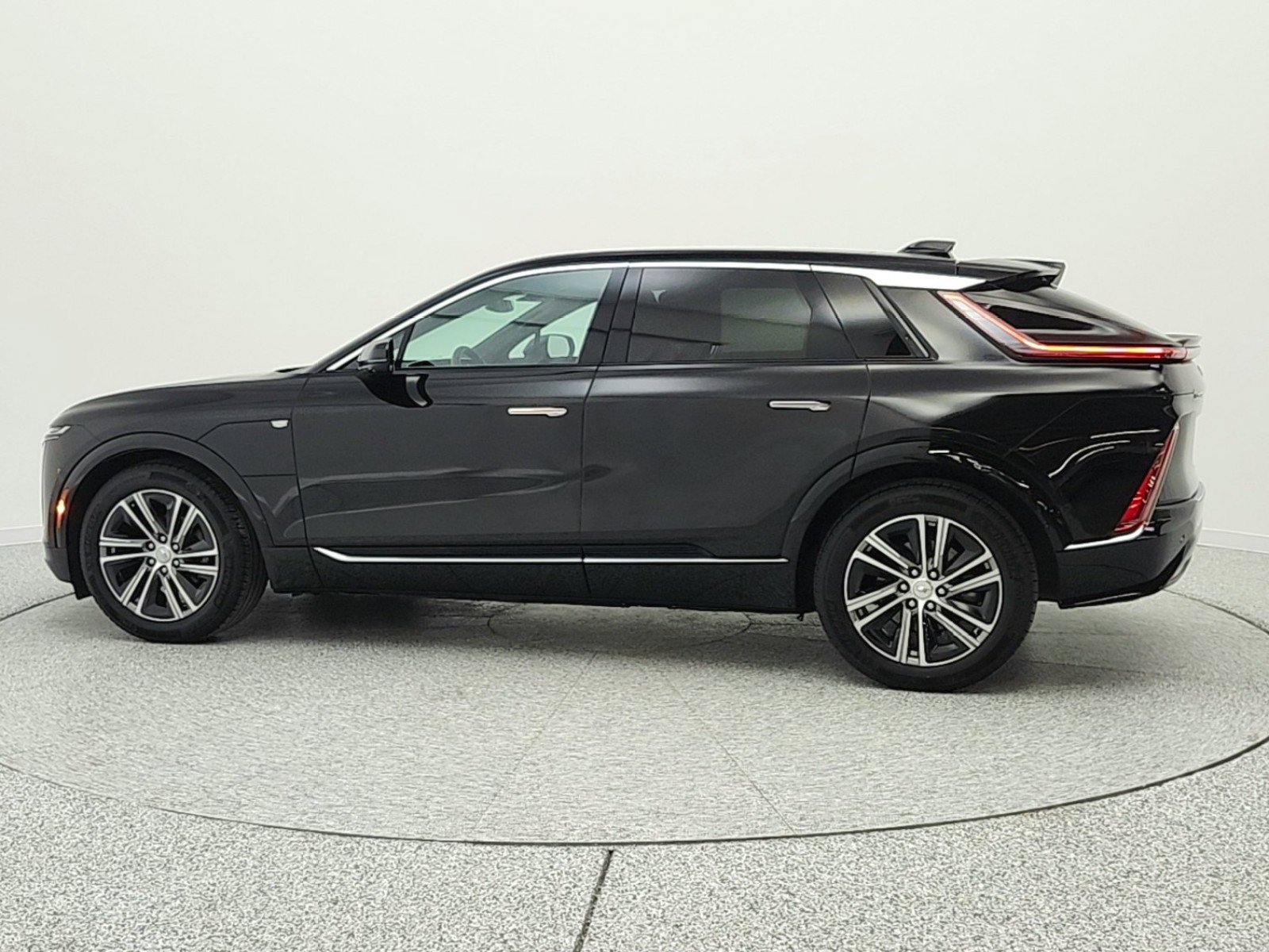 Used 2024 Cadillac Lyriq Luxury image 8