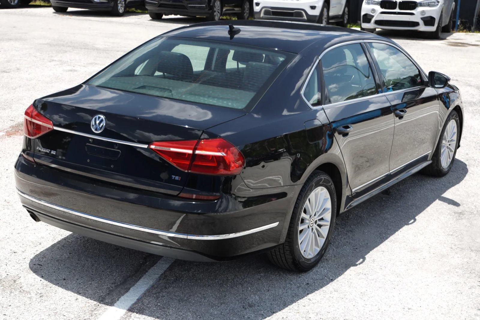 Used 2016 Volkswagen Passat 1.8T SE FWD image 6