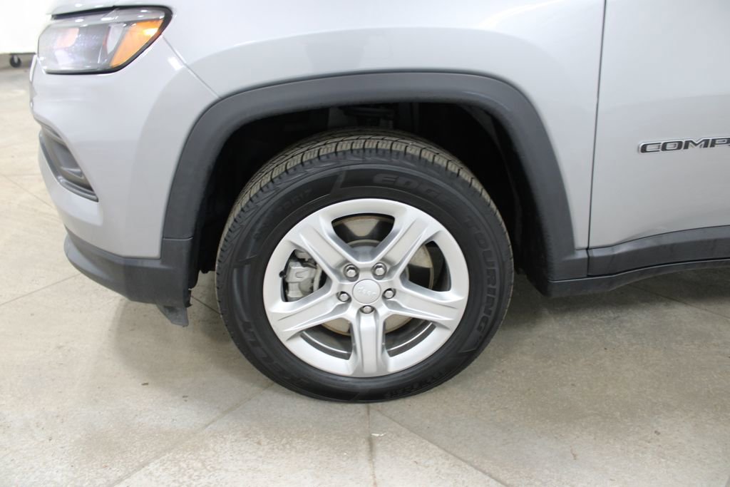 Used 2024 Jeep Compass Latitude image 32