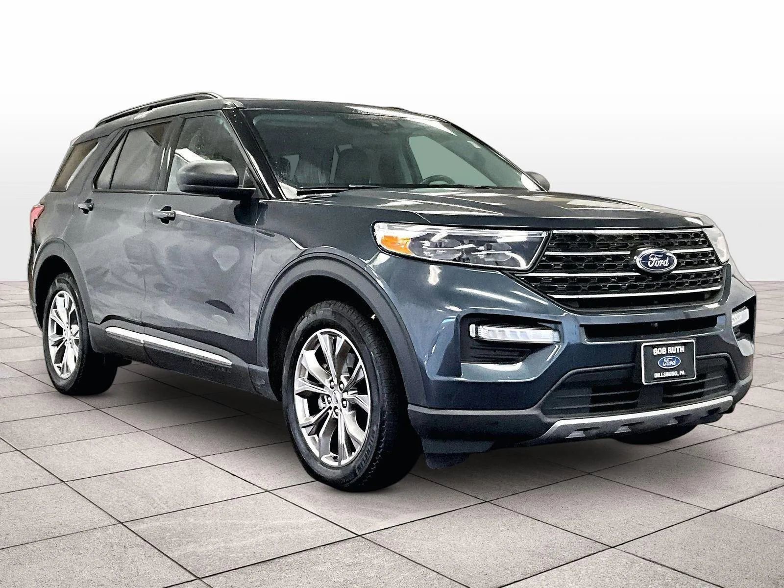 Certified 2022 Ford Explorer XLT w/ Equipment Group 202A AWD/4WD image 2
