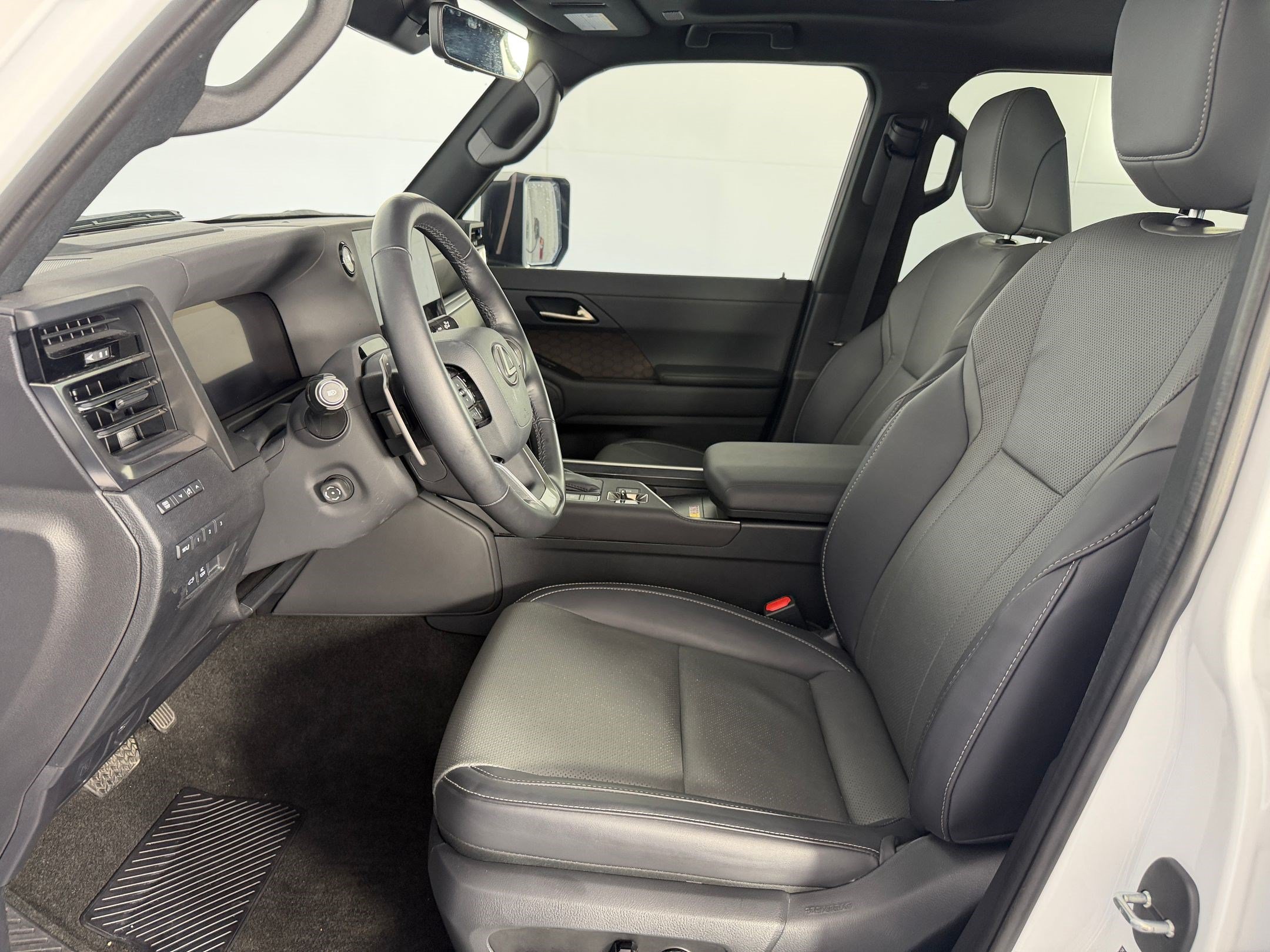 Used 2024 Lexus GX 550 w/ Accessory Package (Z1) AWD/4WD image 5