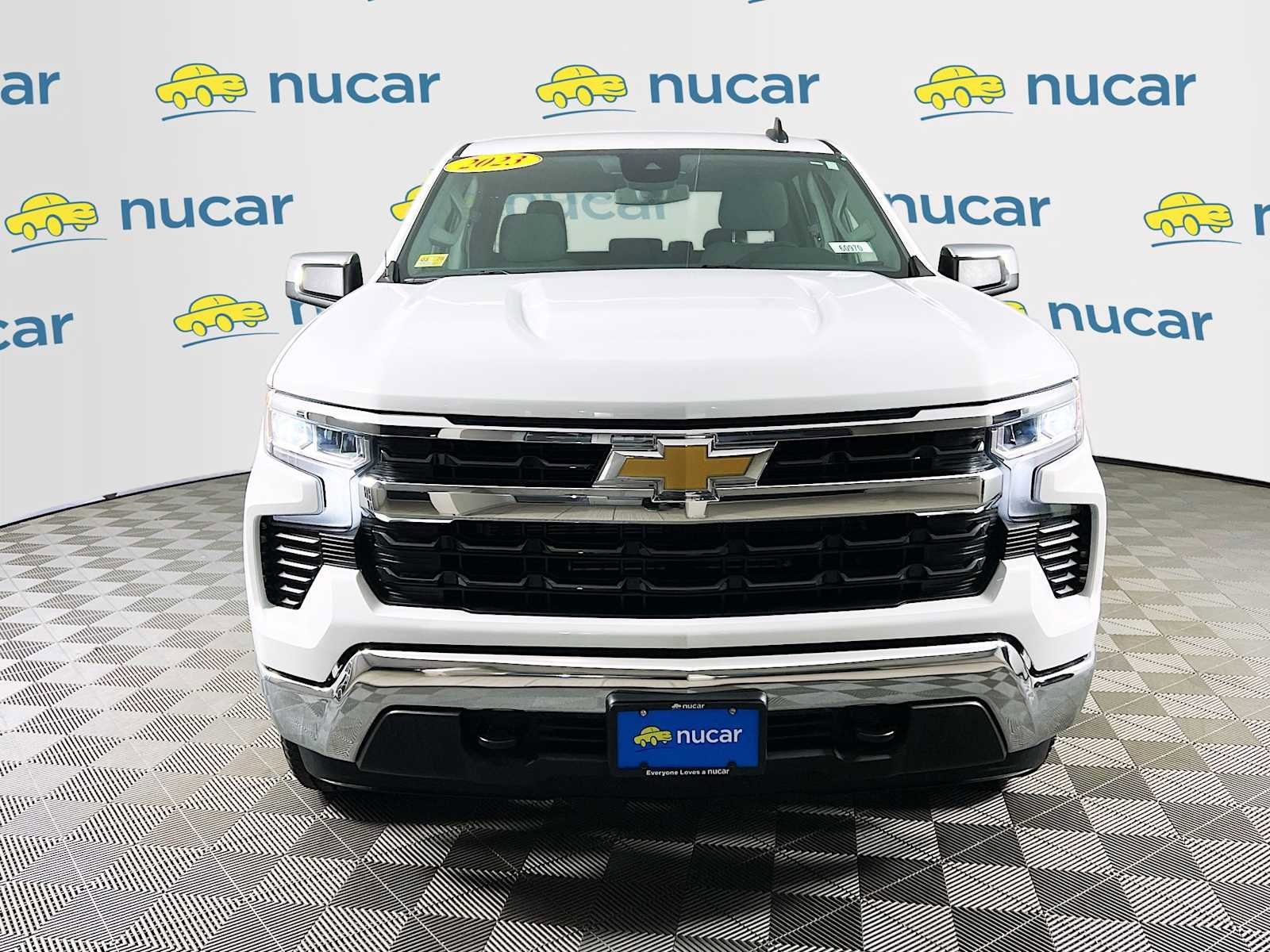 Used 2023 Chevrolet Silverado 1500 LT AWD/4WD image 2