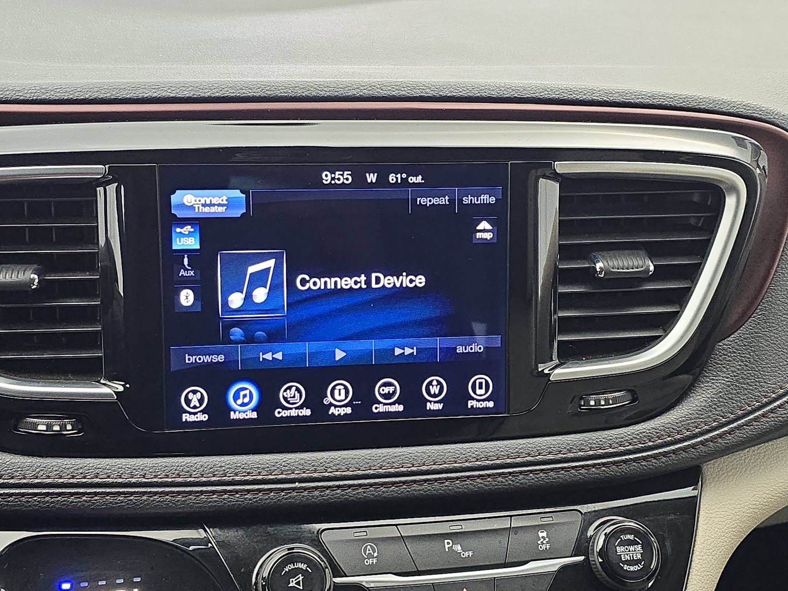 Used 2017 Chrysler Pacifica Limited w/ UConnect Theater Package FWD image 23