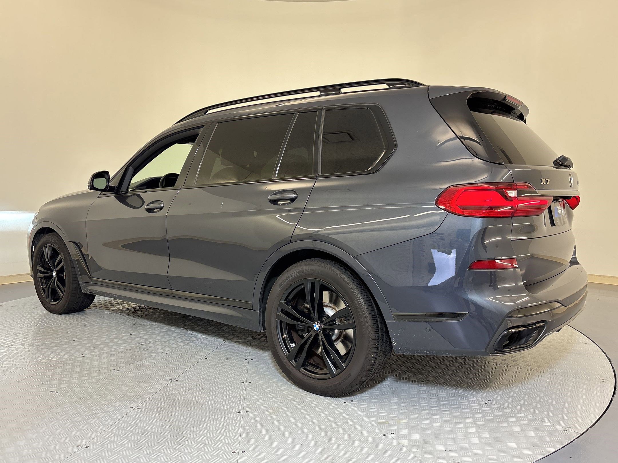 Used 2021 BMW X7 M50i w/ Dynamic Handling Package AWD/4WD image 3