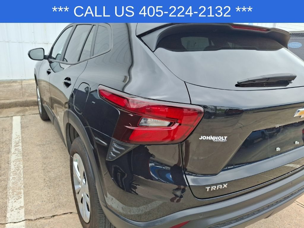 Used 2025 Chevrolet Trax LS w/ Driver Confidence Package FWD image 23