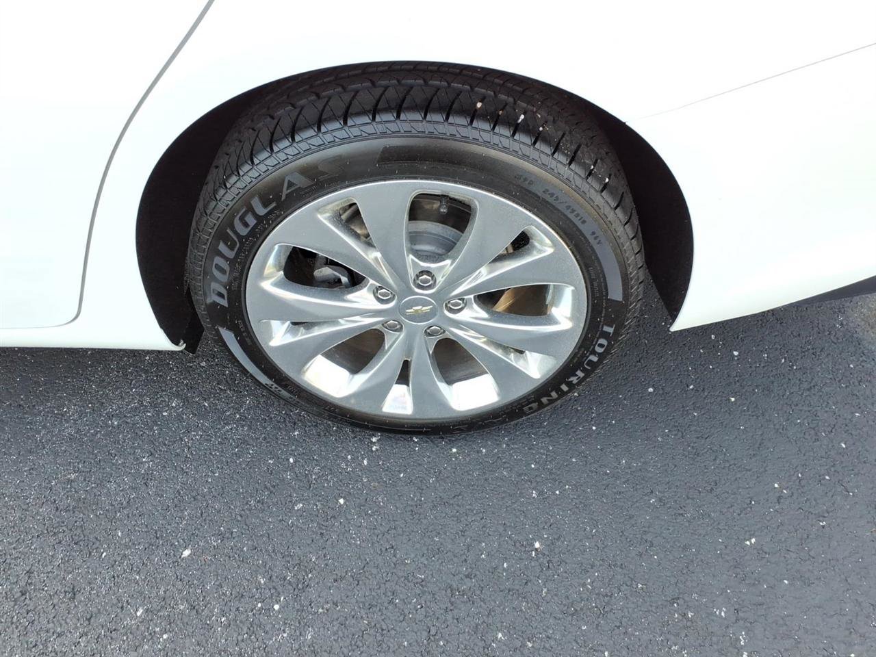 Used 2017 Chevrolet Malibu Premier image 6