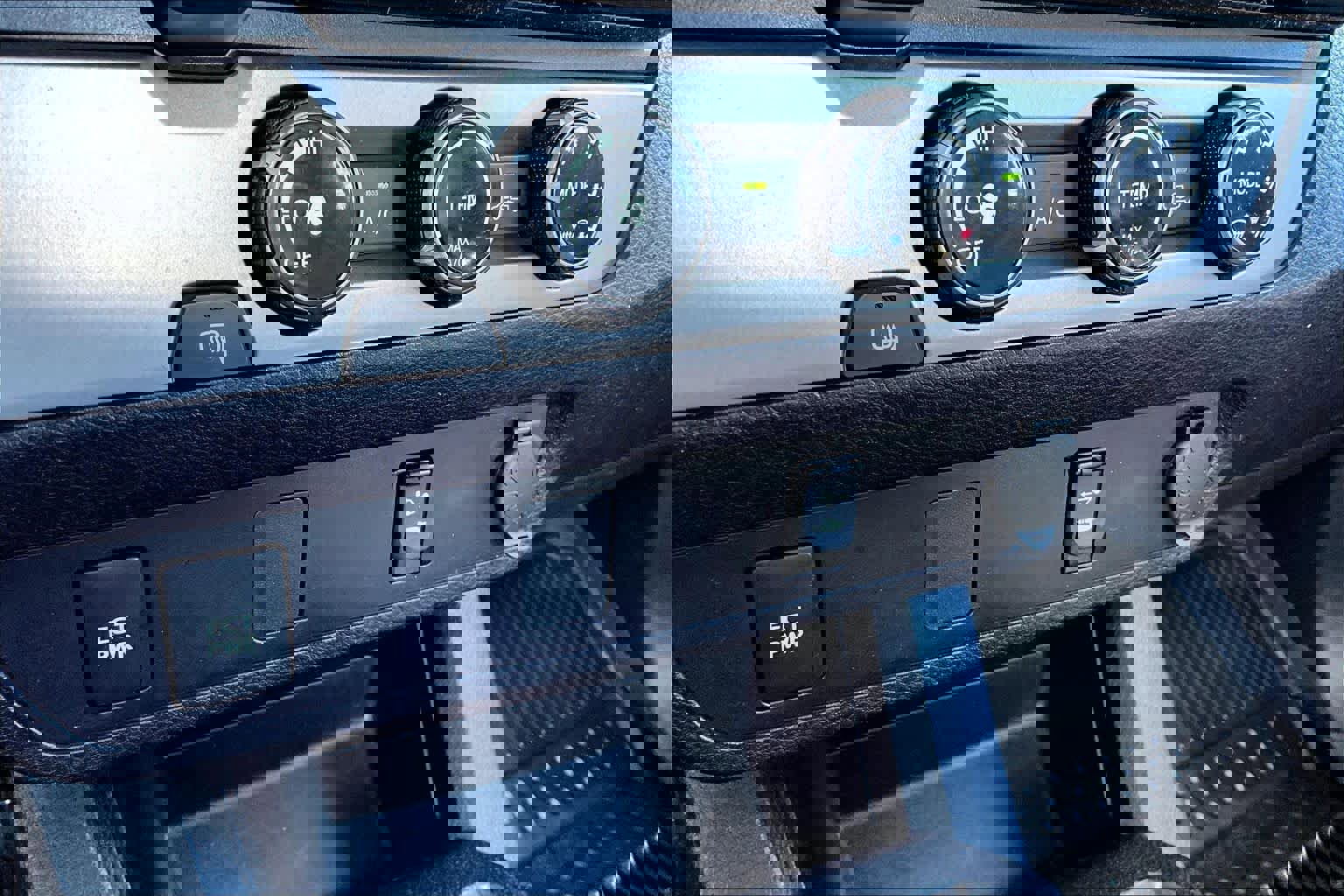 Certified 2018 Toyota Tacoma SR w/ SR Convenience Package image 33