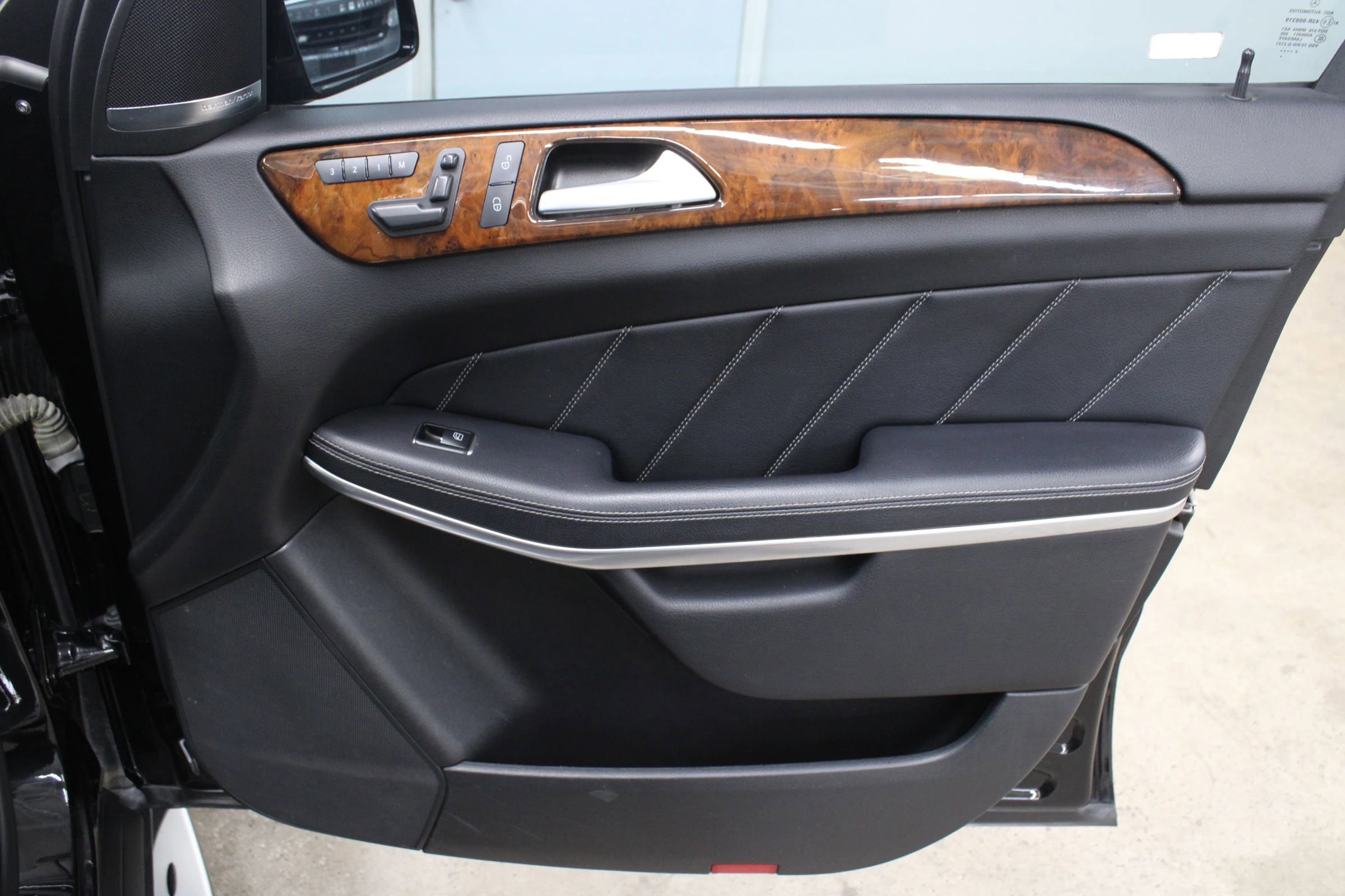 Used 2014 Mercedes-Benz GL 550 4MATIC image 14