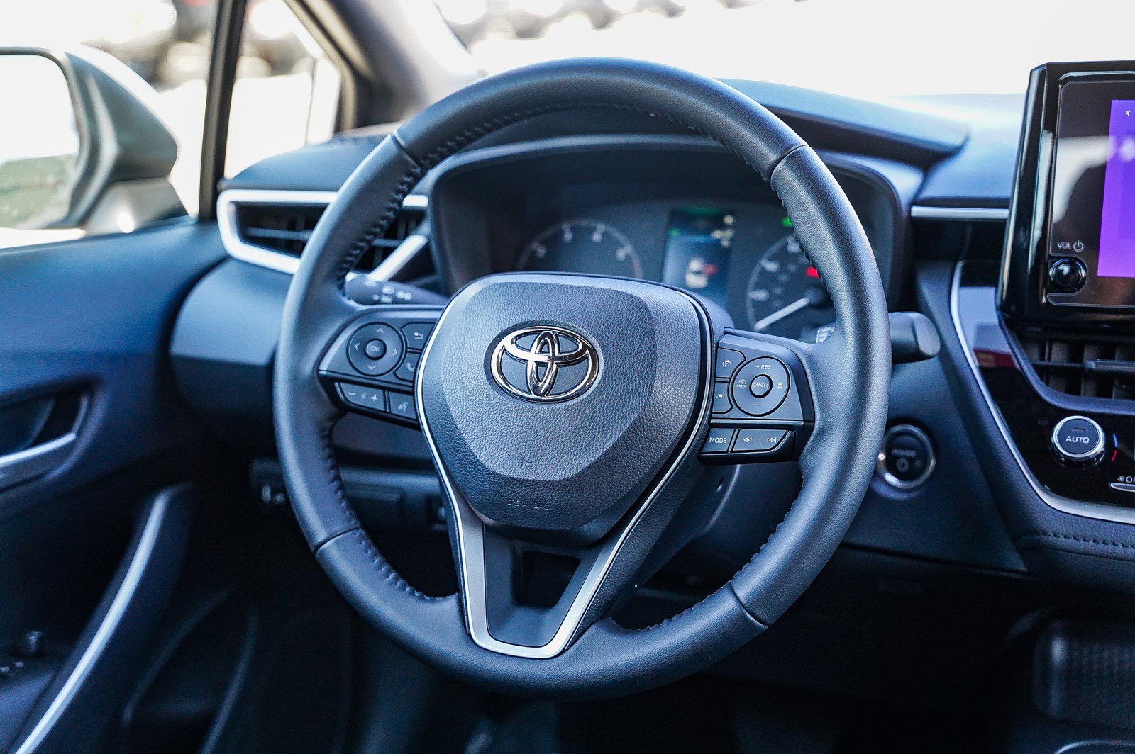 Certified 2025 Toyota Corolla SE image 16