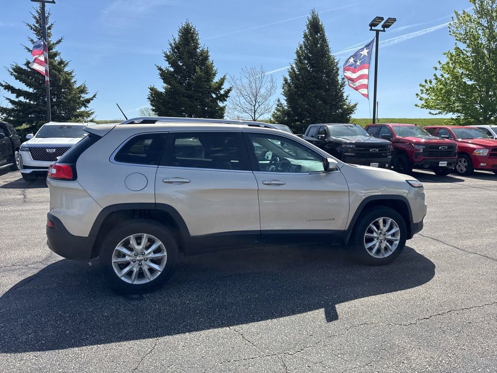Used 2015 Jeep Cherokee Limited w/ Luxury Group AWD/4WD image 9
