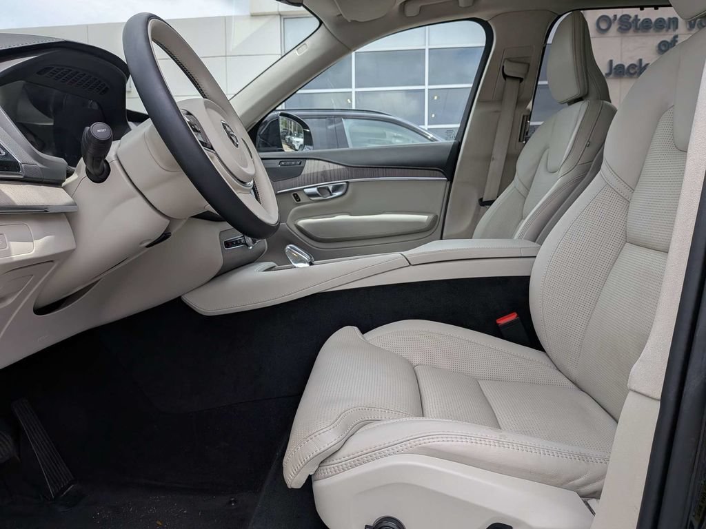 Certified 2024 Volvo XC90 B6 Ultimate w/ Lounge Package AWD/4WD image 2