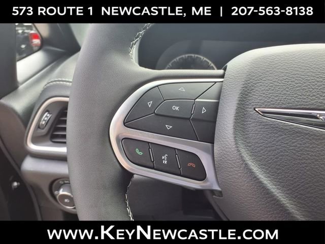 New 2025 Chrysler Pacifica Select w/ Fav Edition Package FWD image 10
