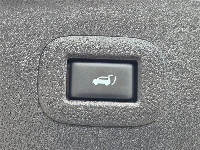Used 2017 INFINITI QX80 4WD w/ Driver Assistance Package image 14