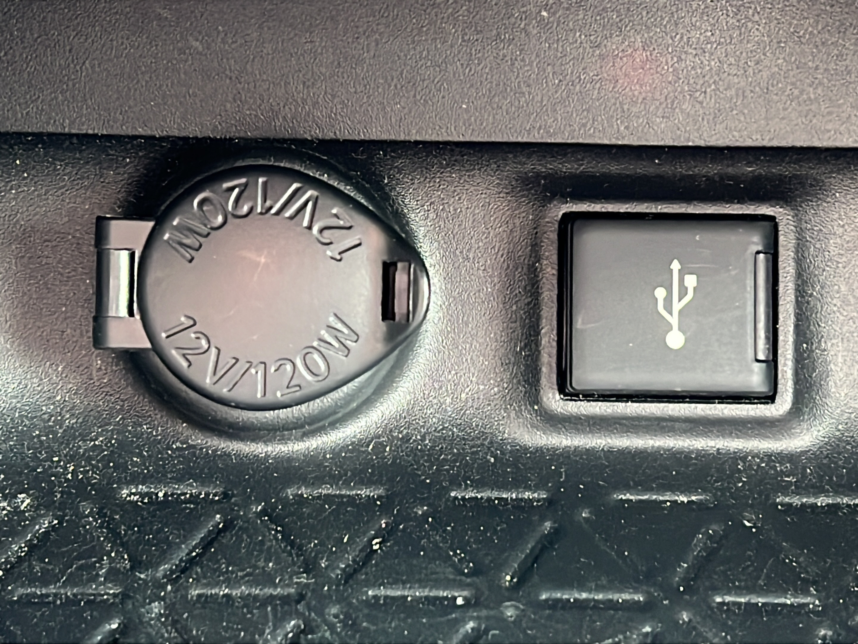 Used 2020 Toyota RAV4 LE FWD image 20