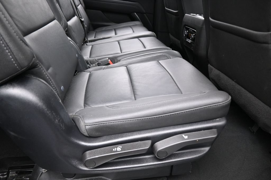 Used 2025 Chevrolet Suburban LT RWD image 46