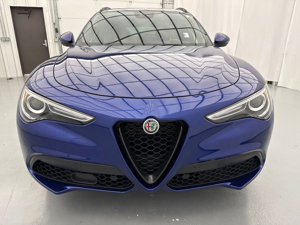 Used 2022 Alfa Romeo Stelvio Sprint AWD/4WD image 2