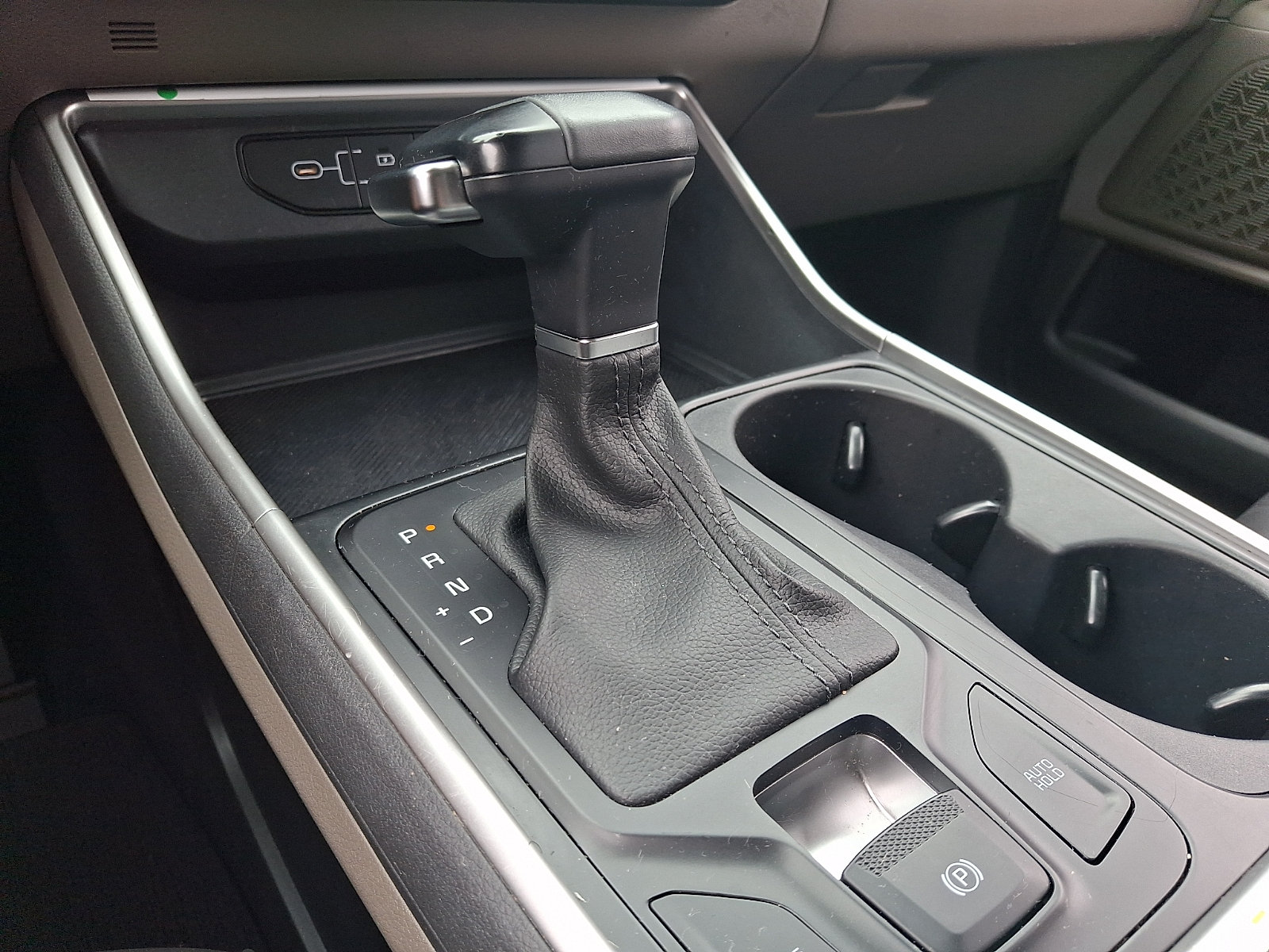 Used 2025 Kia Carnival FWD image 15
