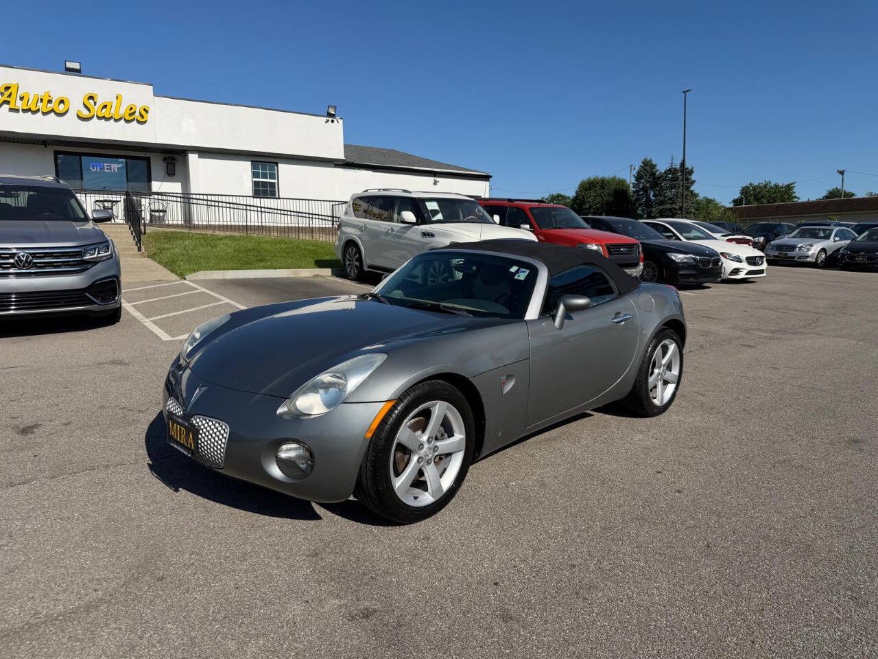 Used 2006 Pontiac Solstice Convertible w/ Premium Package RWD image 3