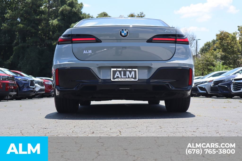 Used 2025 BMW 740i w/ Premium Package image 7