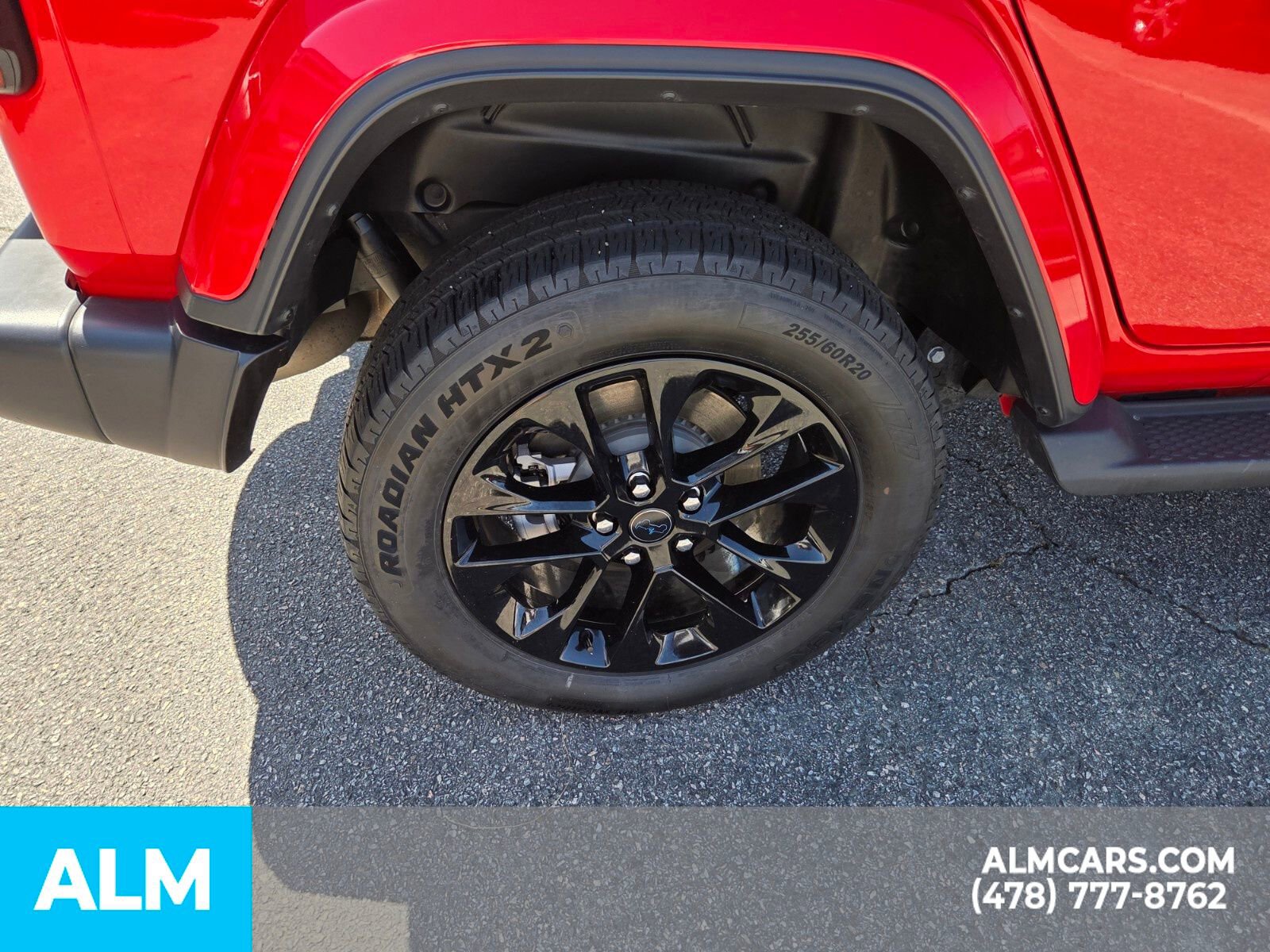 Used 2025 Jeep Wrangler Unlimited Sahara image 13