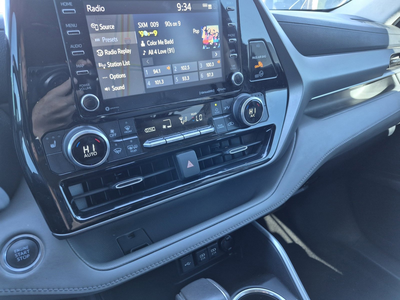 Used 2021 Toyota Highlander XLE image 11