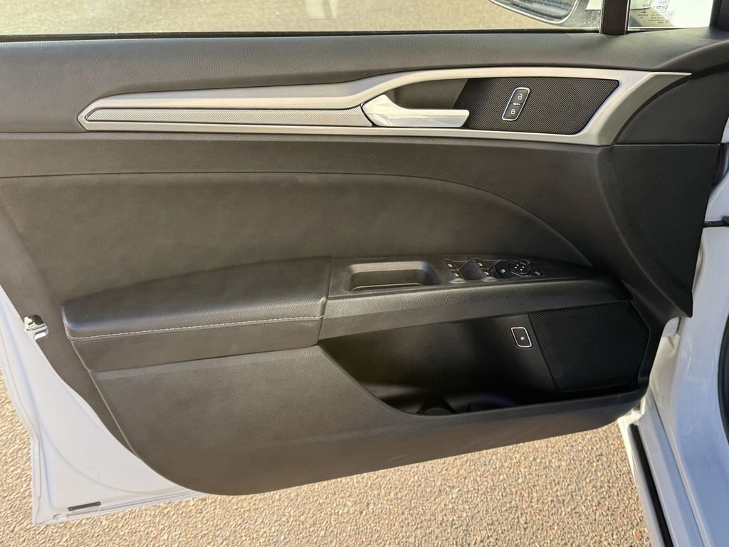 Used 2019 Ford Fusion SE image 9