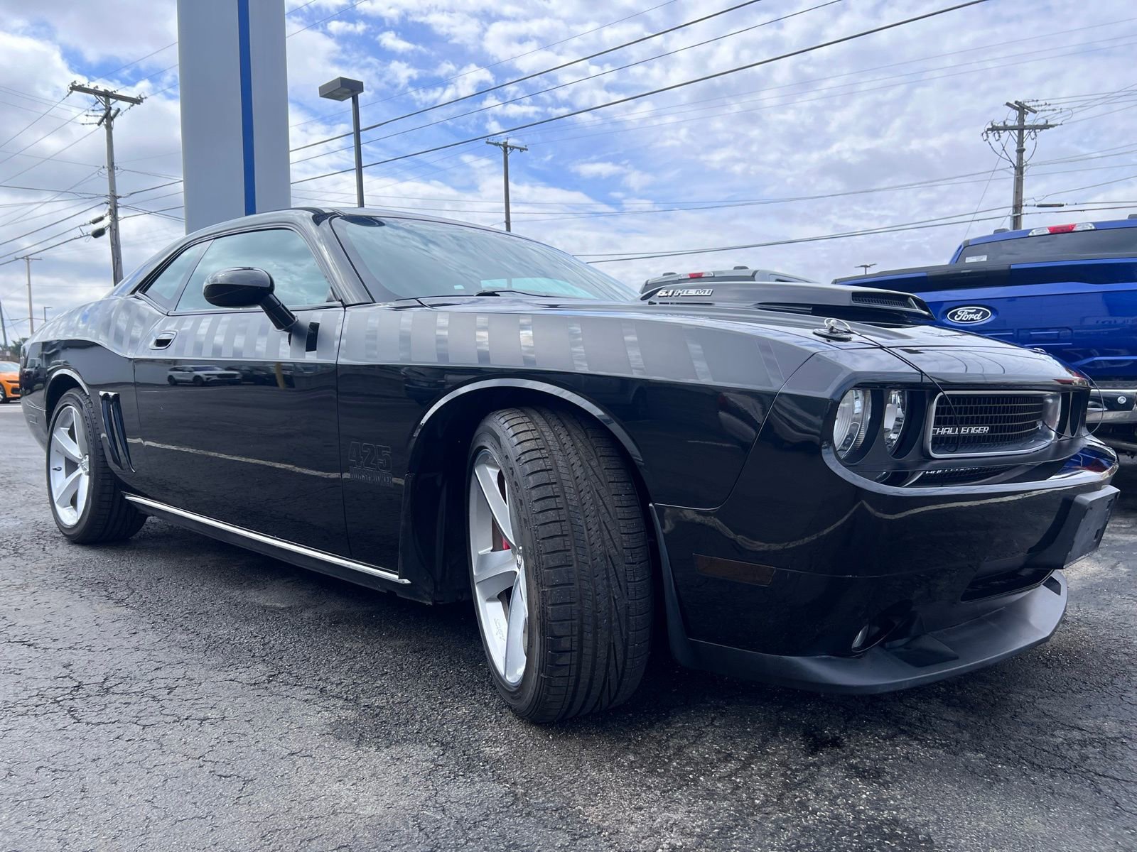 Used 2009 Dodge Challenger SRT8 w/ SRT Option Group II RWD image 5