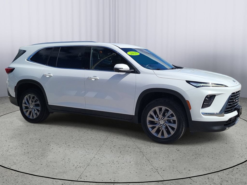 Used 2025 Buick Enclave Preferred AWD/4WD image 2