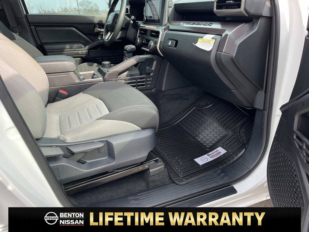 Used 2025 Toyota Tacoma TRD Off-Road image 30