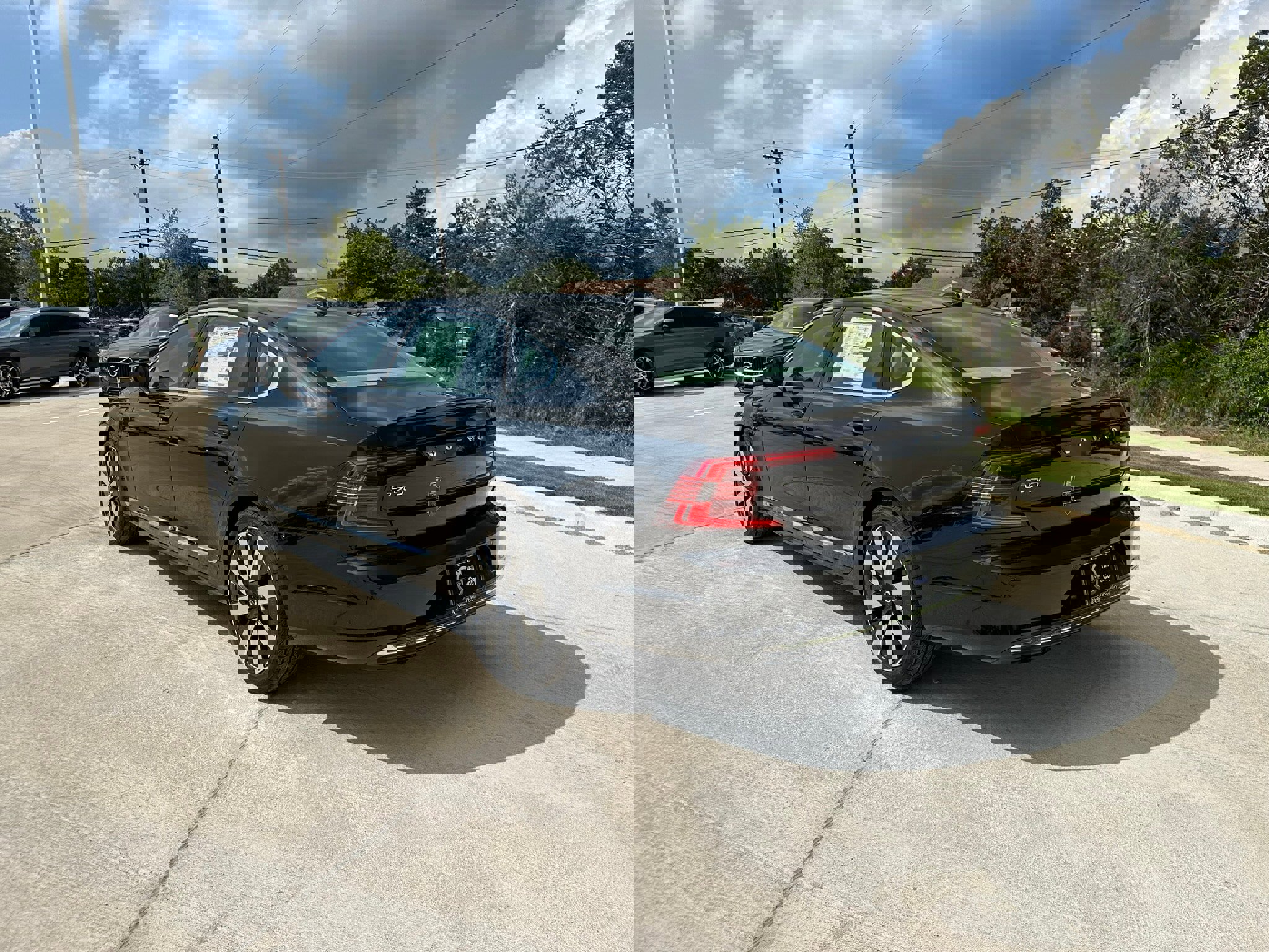 Certified 2024 Volvo S90 T8 Ultimate w/ Lounge Package image 4