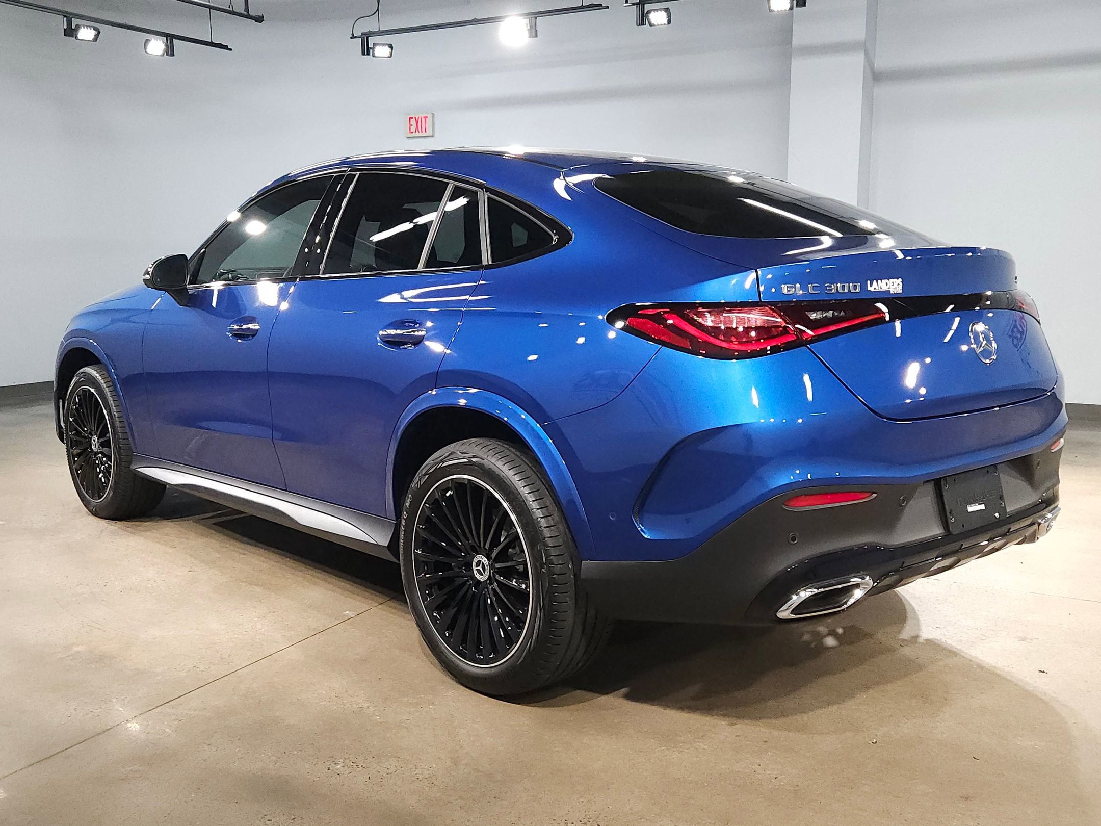 Used 2025 Mercedes-Benz GLC 300 4MATIC image 5