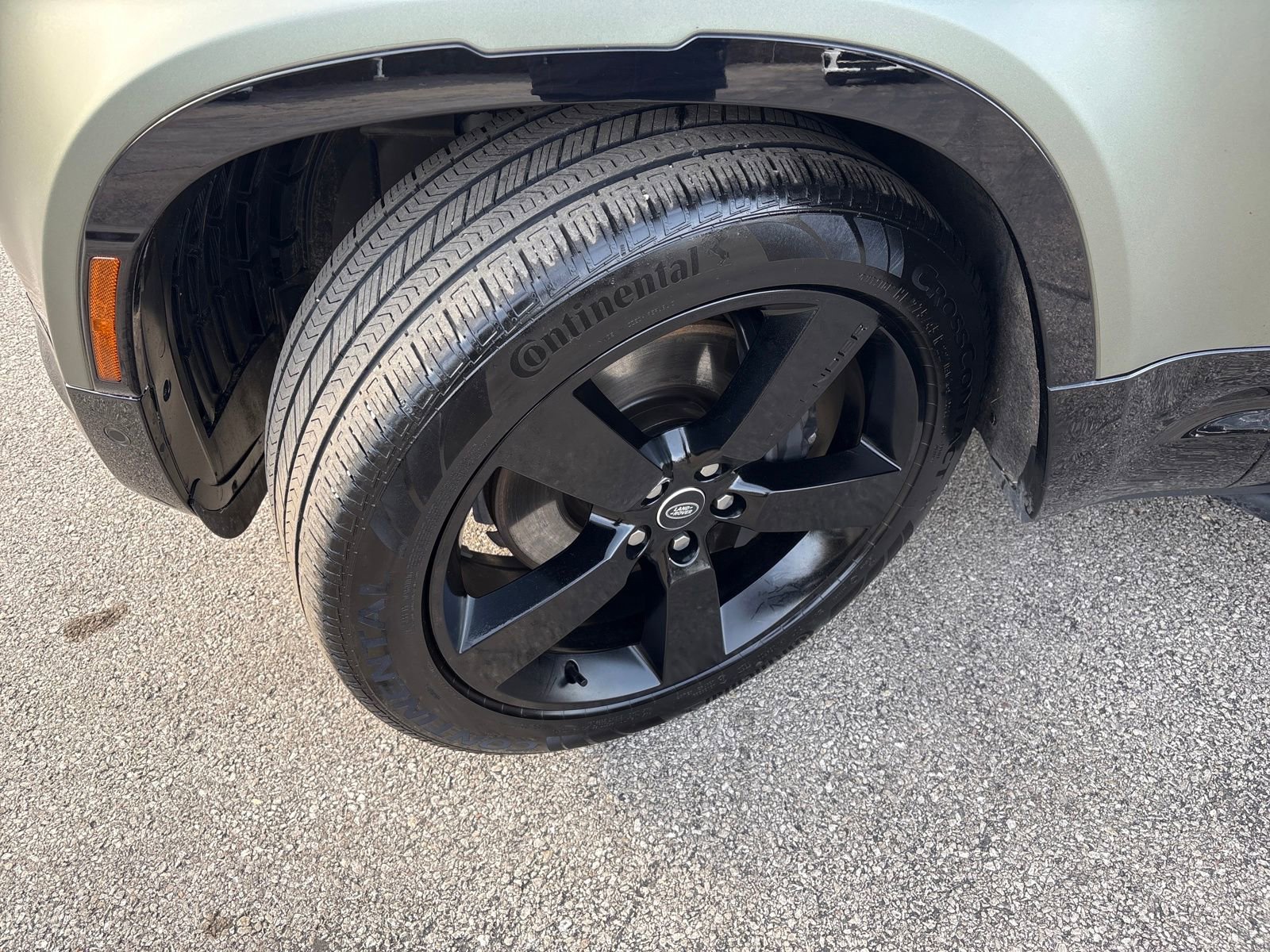 Used 2025 Land Rover Defender 130 X-Dynamic SE image 27