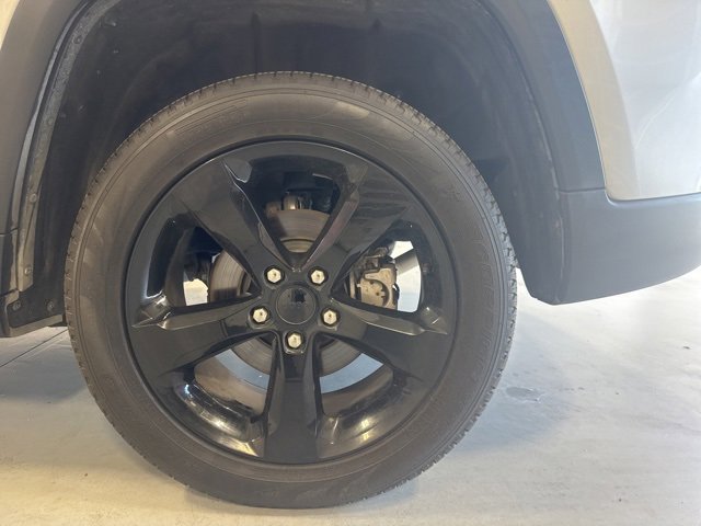 Used 2024 Jeep Grand Cherokee Limited w/ Black Appearance Package image 9