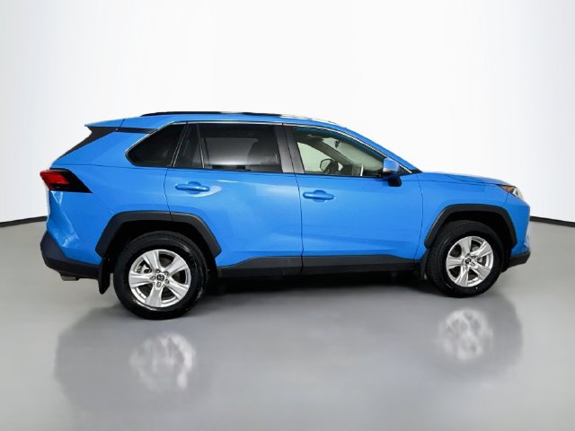 Used 2019 Toyota RAV4 XLE w/ Convenience Package FWD image 11
